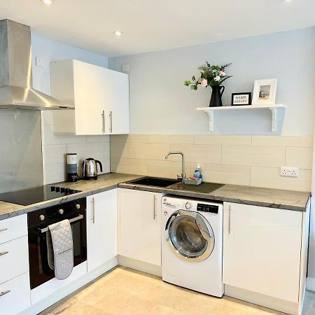 Comfortable City Apartment Derby Bagian luar foto