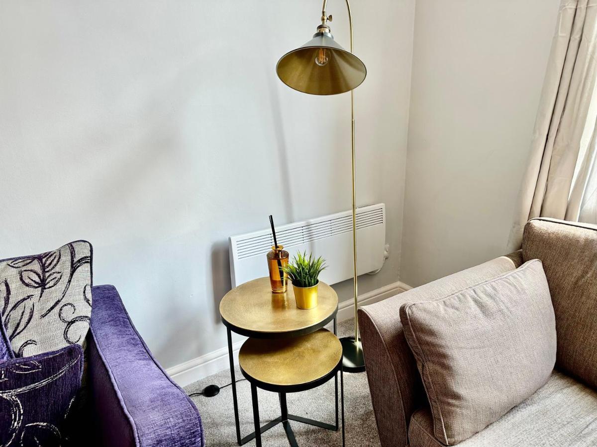 Comfortable City Apartment Derby Bagian luar foto