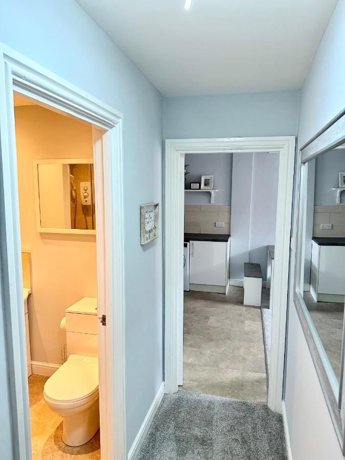 Comfortable City Apartment Derby Bagian luar foto