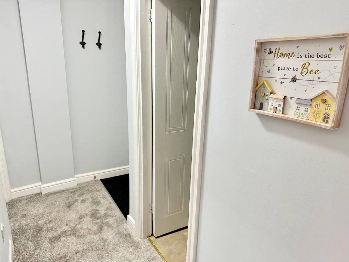 Comfortable City Apartment Derby Bagian luar foto