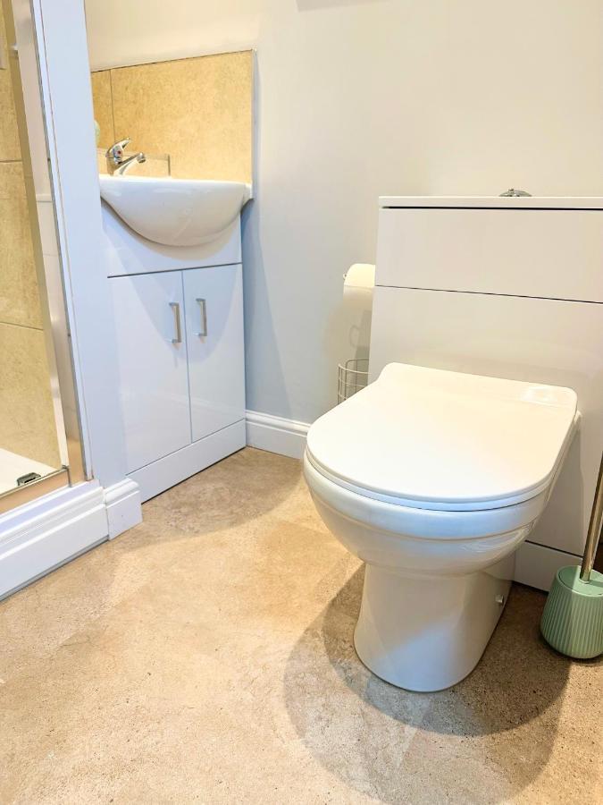Comfortable City Apartment Derby Bagian luar foto
